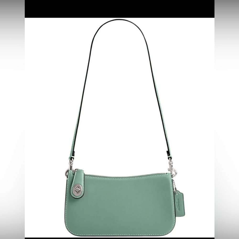 🔥SOLD OUt🔥COACH
Glovetanned Leather Penn Shoulder Bag